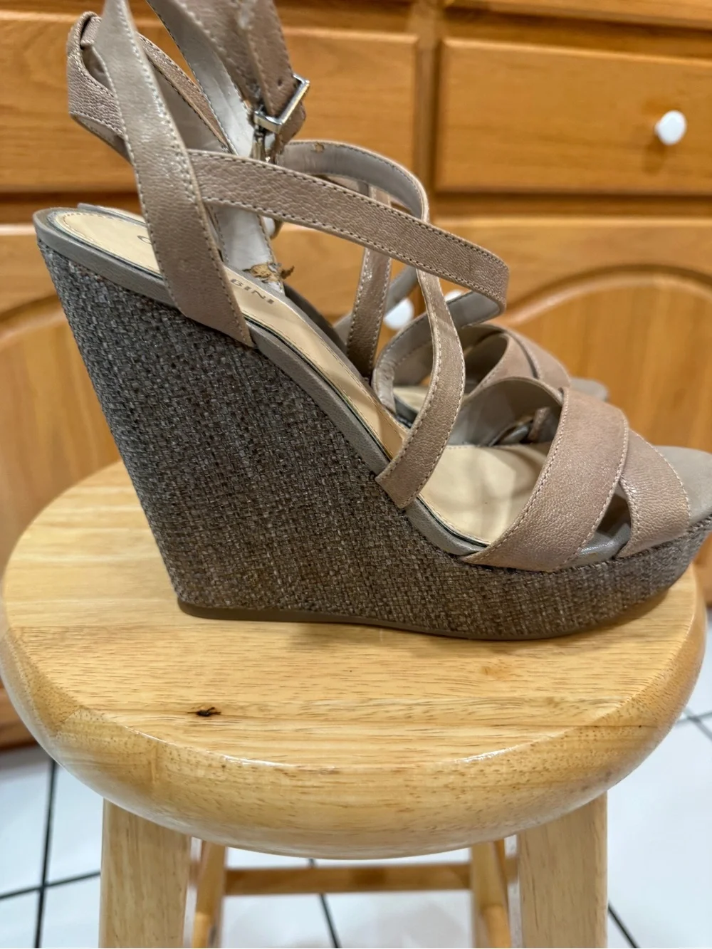 Gianni Bini 10M Taupe Shimmer Strappy Platform Wedge Sandals